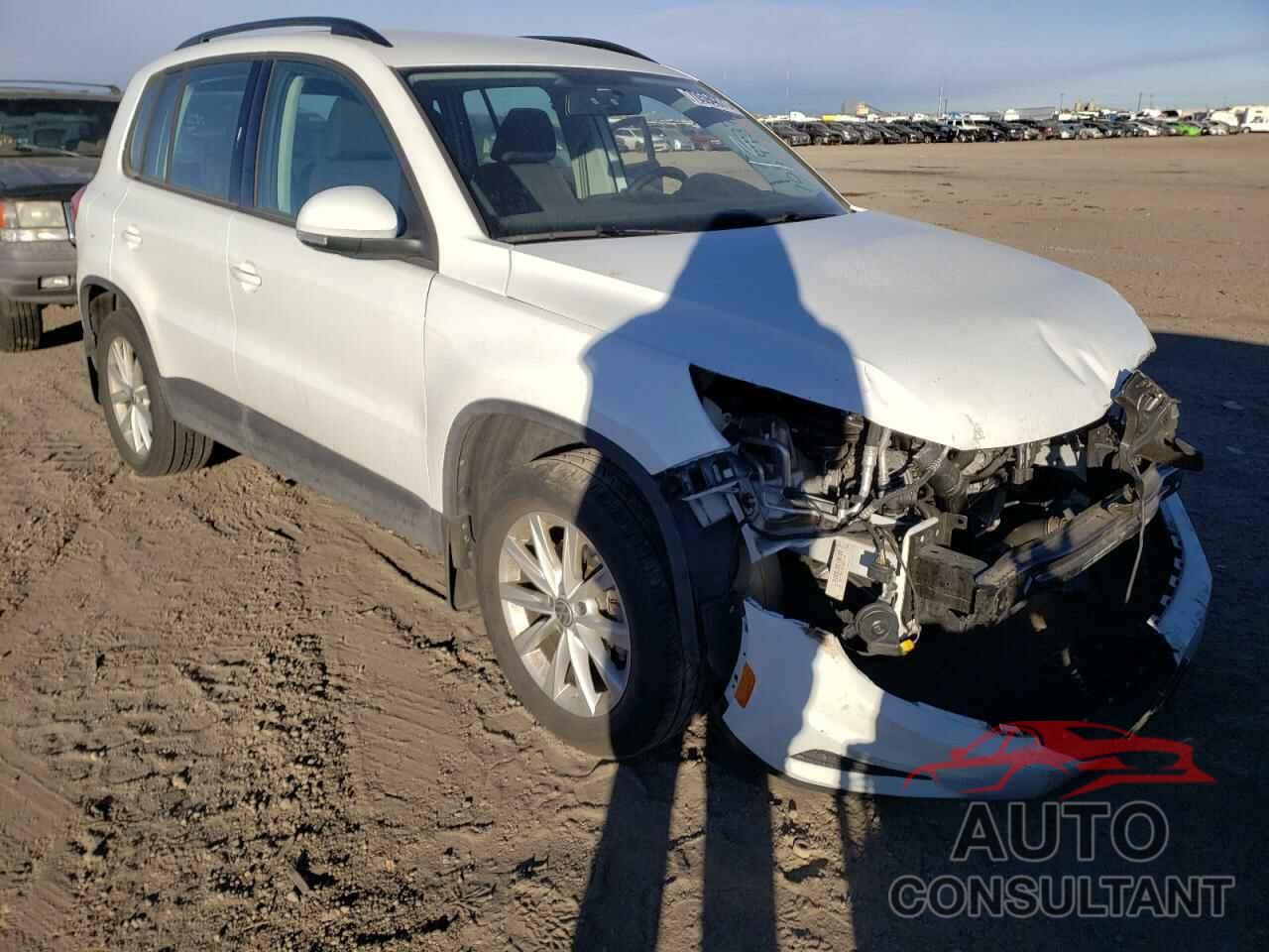 VOLKSWAGEN TIGUAN 2017 - WVGAV7AX3HK053359