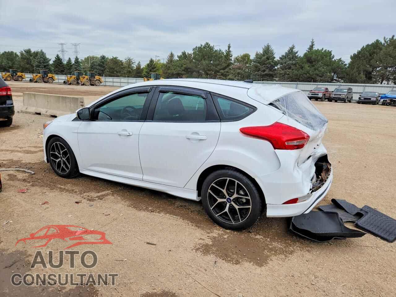 FORD FOCUS 2016 - 1FADP3K2XGL229121