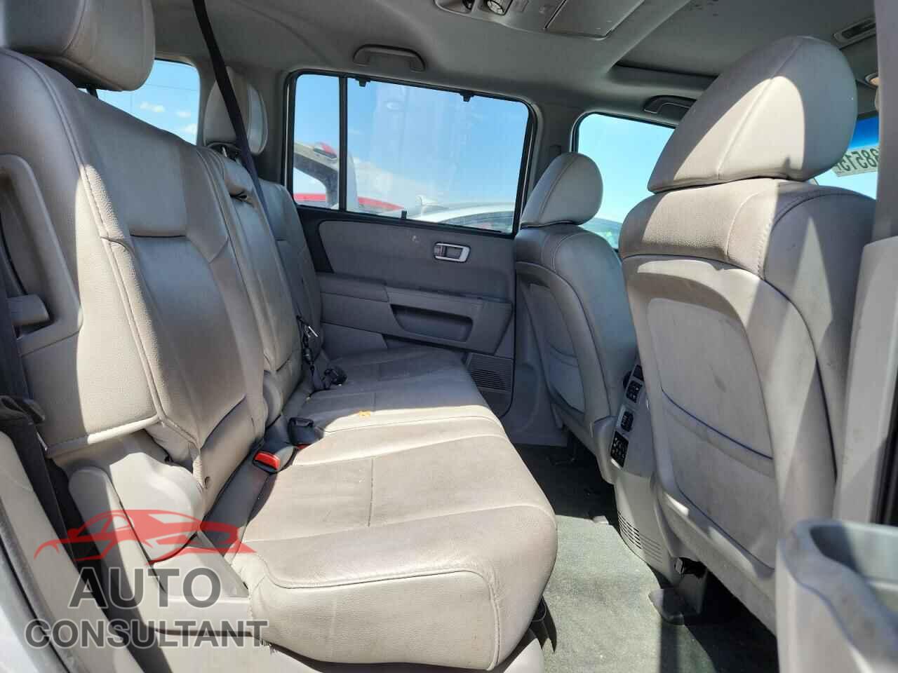 HONDA PILOT 2014 - 5FNYF3H96EB009140