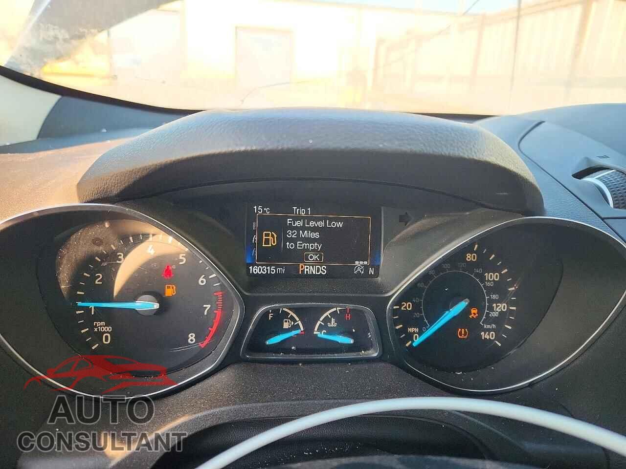 FORD ESCAPE 2017 - 1FMCU0J95HUB79151