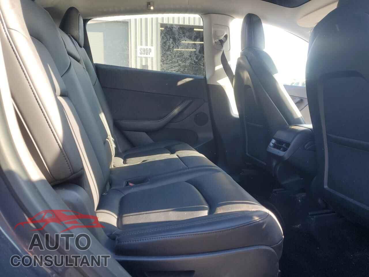 TESLA MODEL Y 2021 - 5YJYGAEE4MF155005