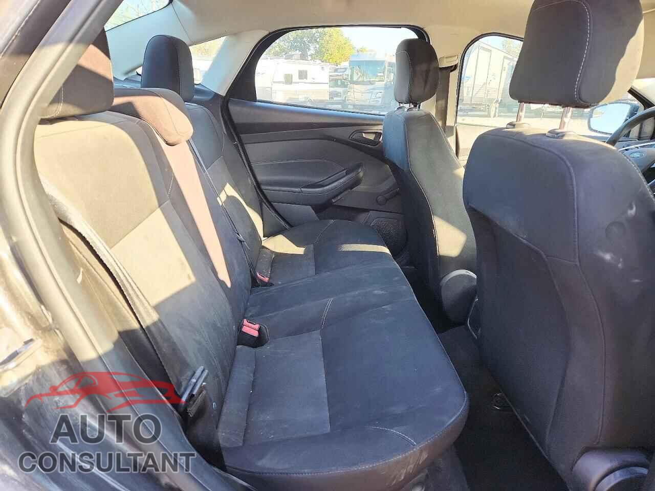 FORD FOCUS 2017 - 1FADP3E28HL244827