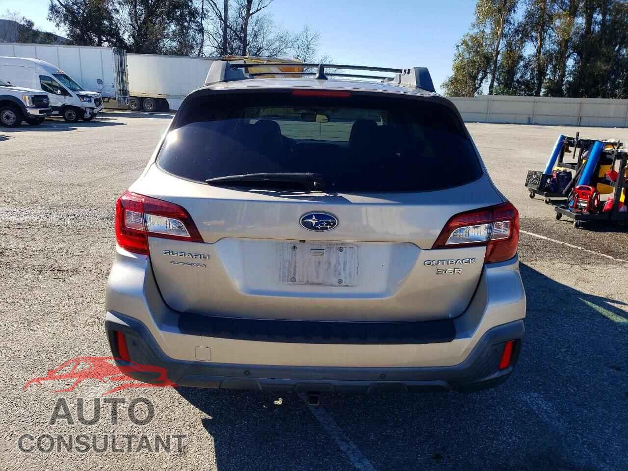SUBARU OUTBACK 2018 - 4S4BSENC4J3217632