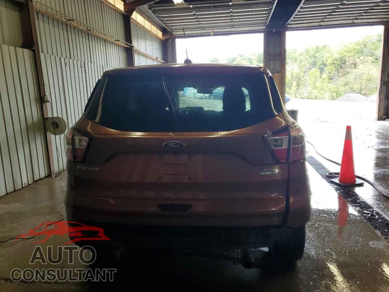 FORD ESCAPE 2017 - 1FMCU9GD3HUE04134