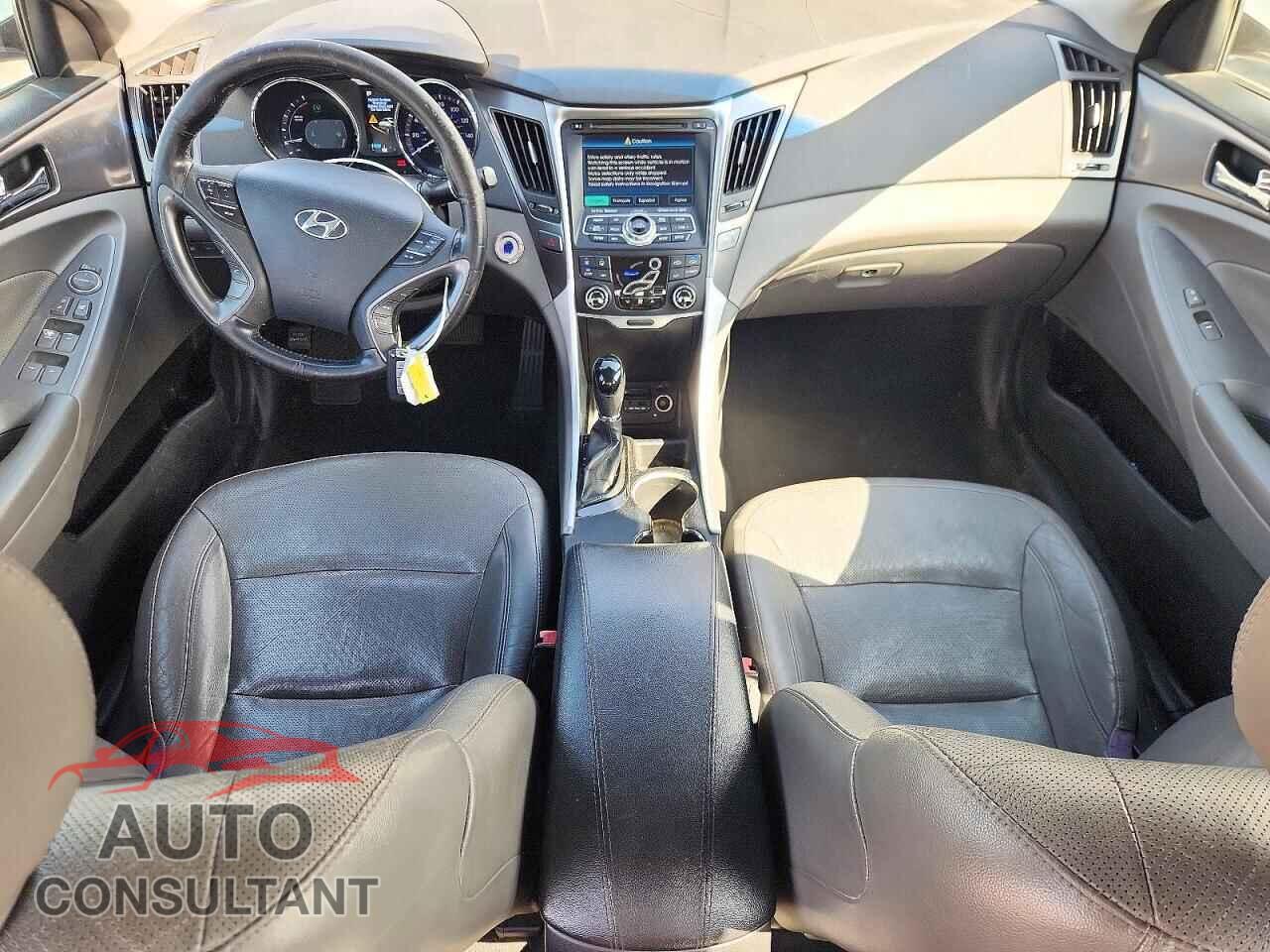 HYUNDAI SONATA 2013 - KMHEC4A43DA070710