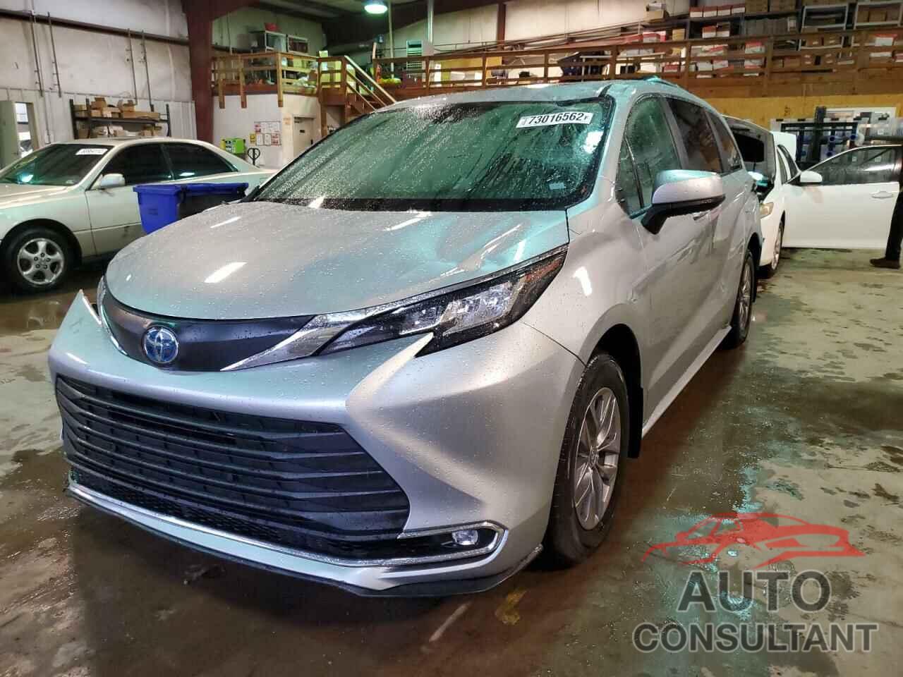 TOYOTA SIENNA 2023 - 5TDYRKEC5PS139507