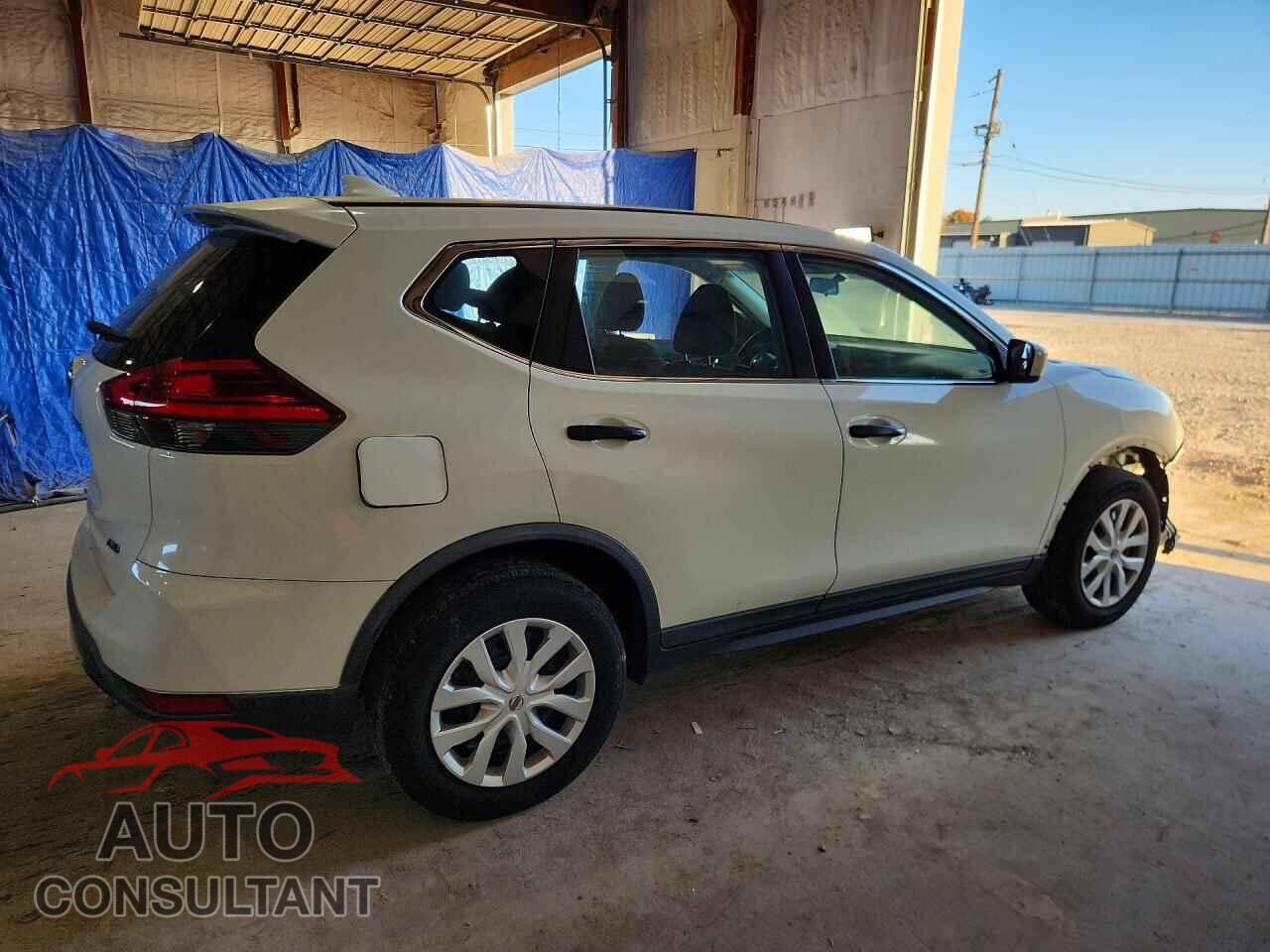 NISSAN ROGUE 2017 - KNMAT2MVXHP602453