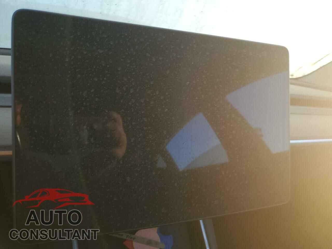TESLA MODEL 3 2018 - 5YJ3E1EB0JF091496