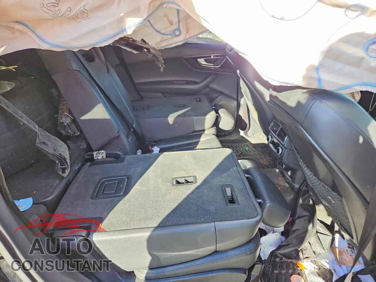 AUDI Q7 2018 - WA1VAAF79JD054396