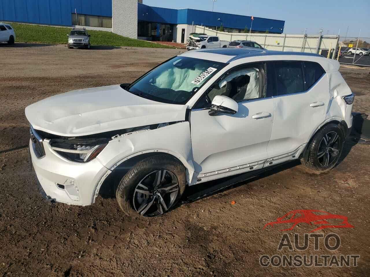 VOLVO XC40 CORE 2024 - YV4L12UK4R2341885