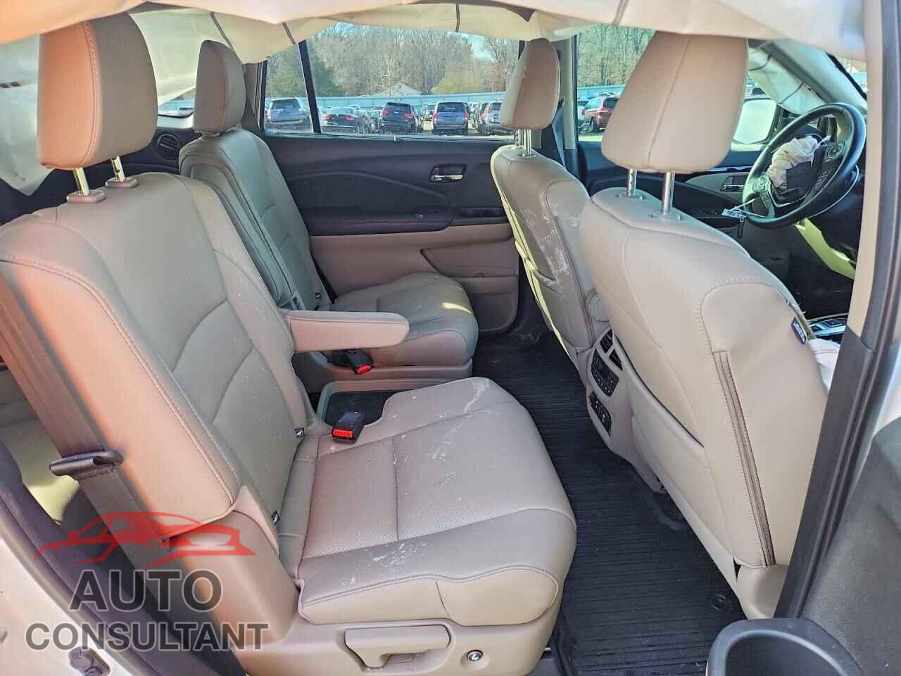 HONDA PILOT 2017 - 5FNYF6H06HB082466