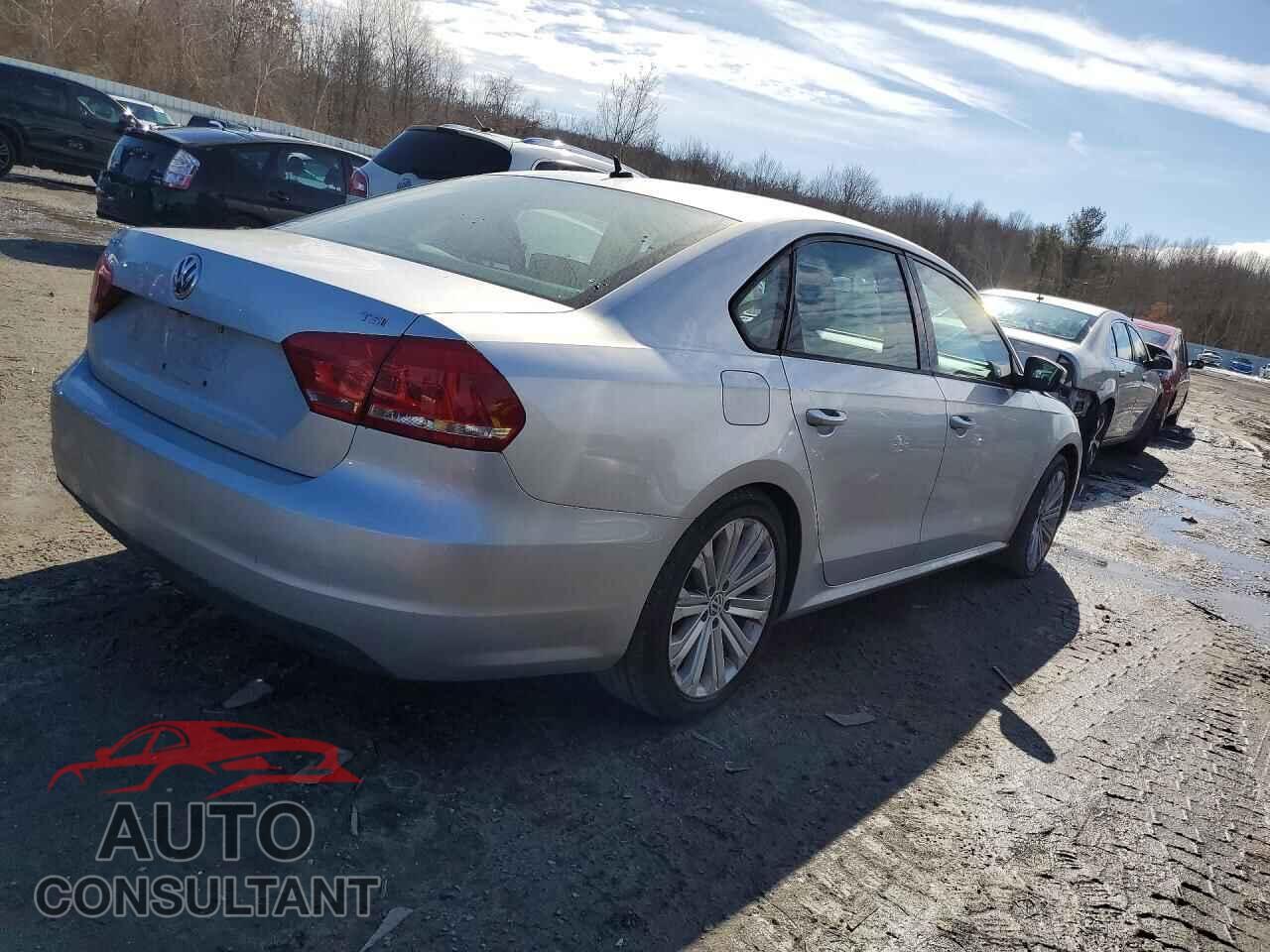 VOLKSWAGEN PASSAT 2015 - 1VWAT7A31FC032151