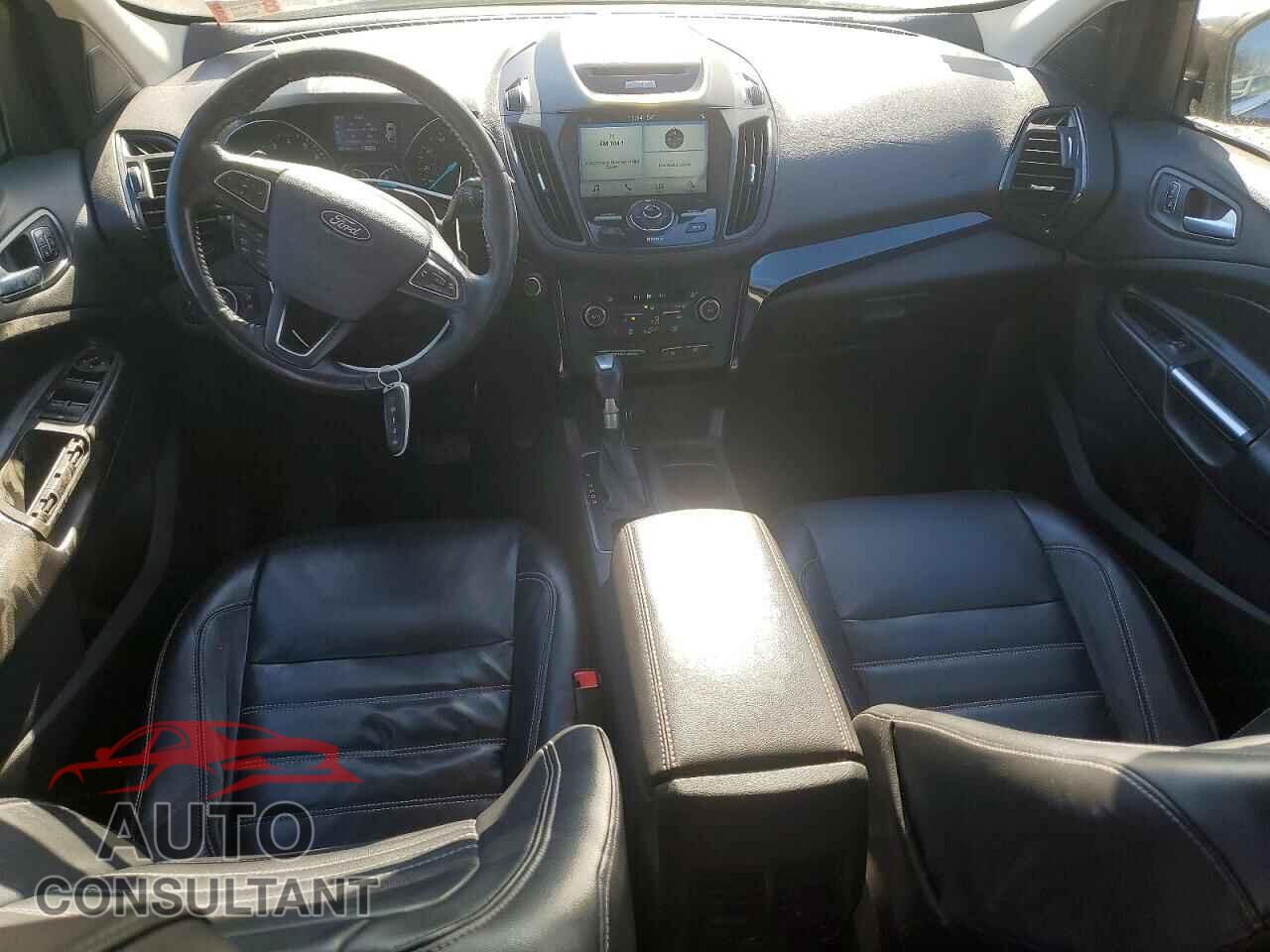 FORD ESCAPE 2017 - 1FMCU9J93HUB03772