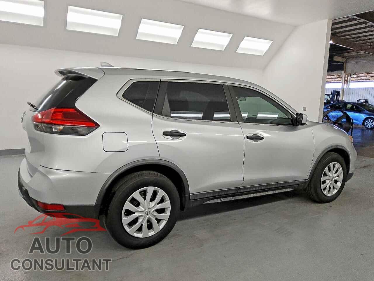 NISSAN ROGUE 2017 - KNMAT2MT9HP608209