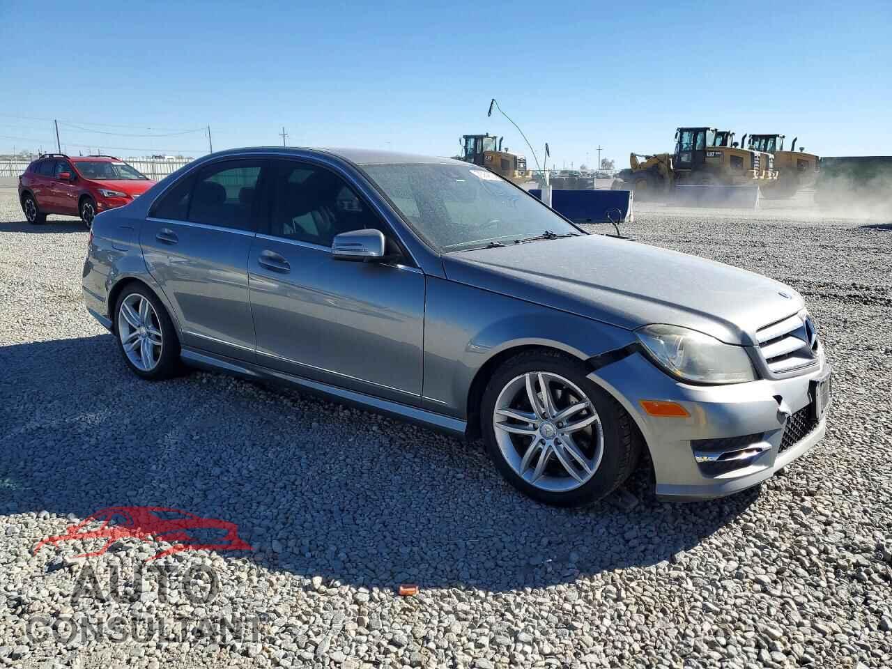 MERCEDES-BENZ C-CLASS 2012 - WDDGF8BB5CA712521