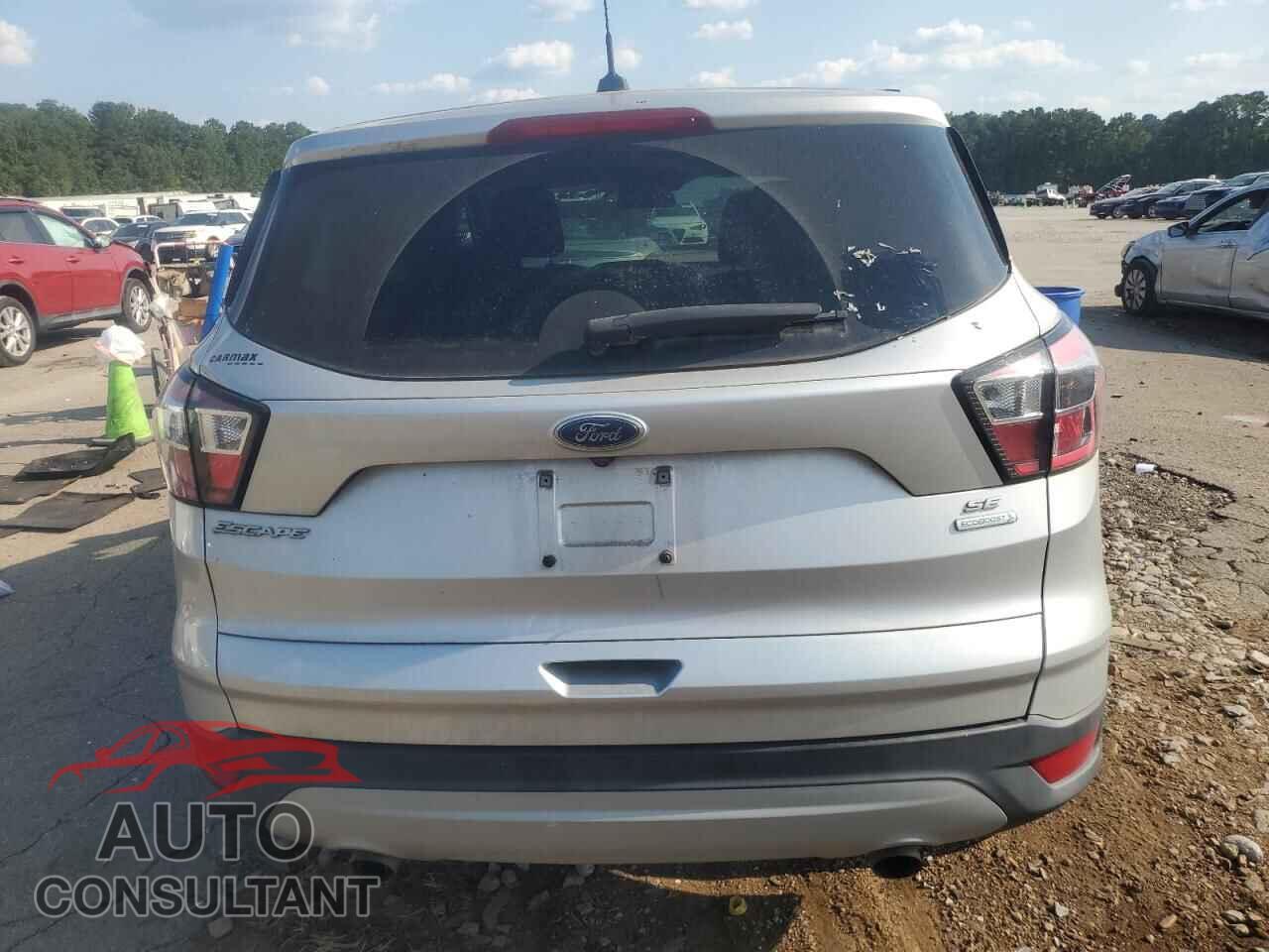 FORD ESCAPE 2017 - 1FMCU0GD5HUC18932