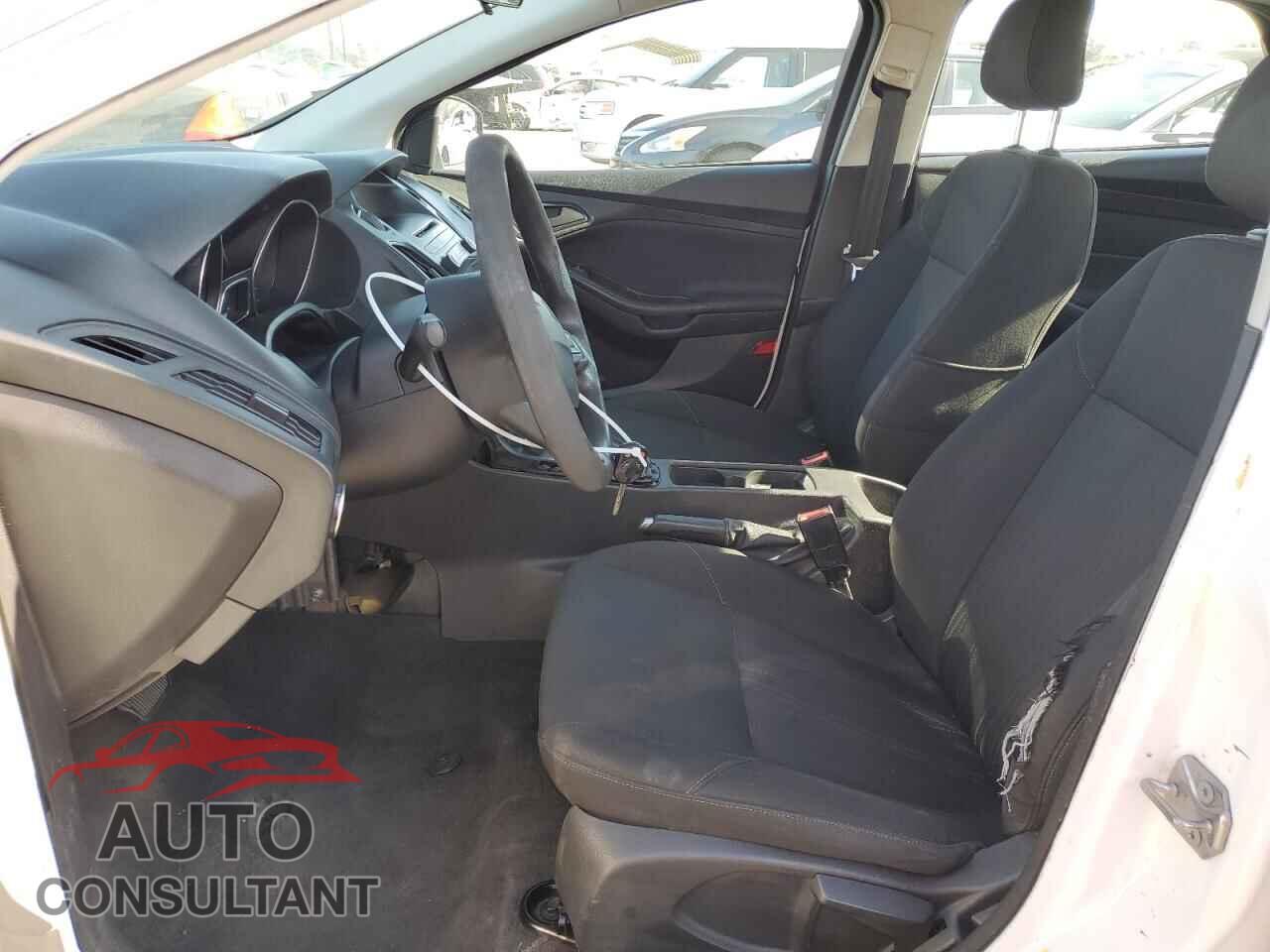 FORD FOCUS 2015 - 1FADP3E28FL241388