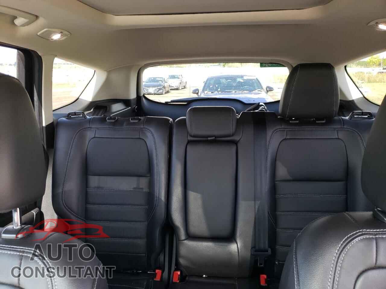 FORD ESCAPE 2017 - 1FMCU9JD7HUC77588
