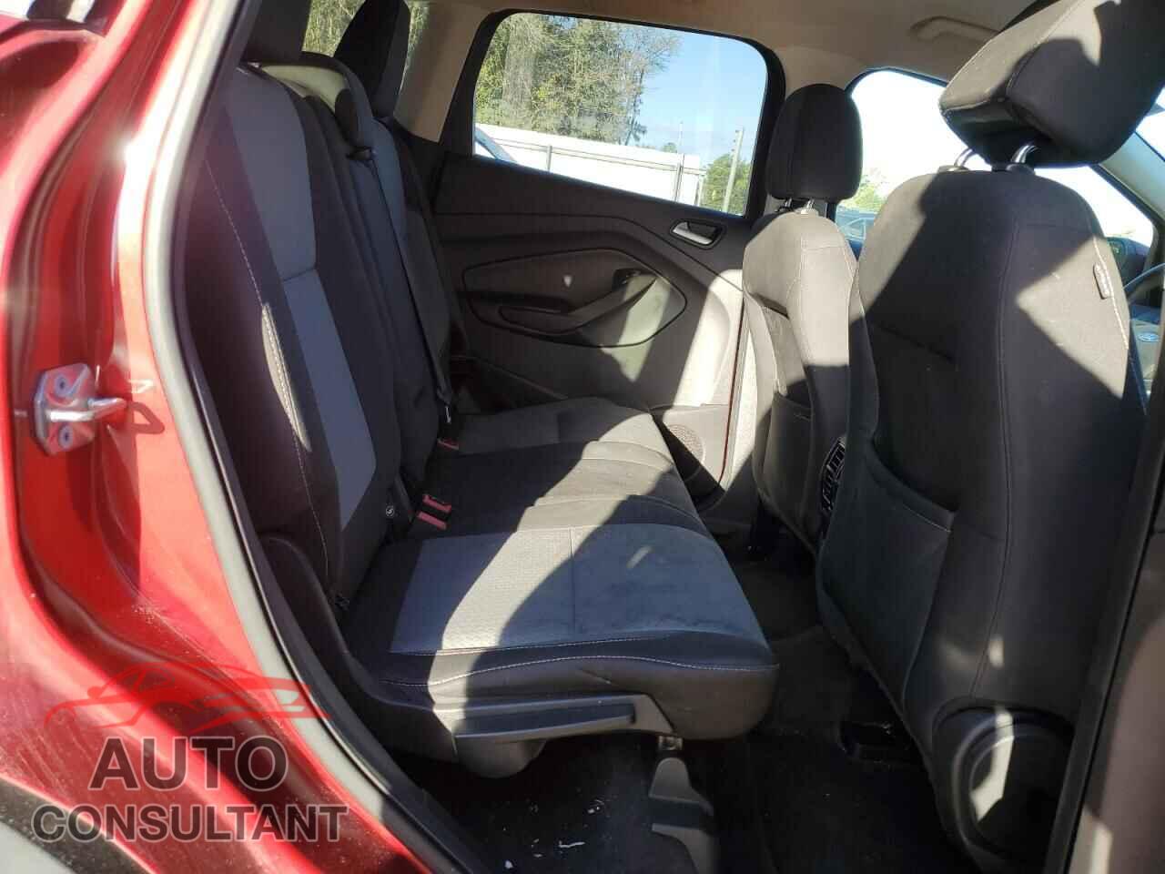 FORD ESCAPE 2017 - 1FMCU9G96HUD06243