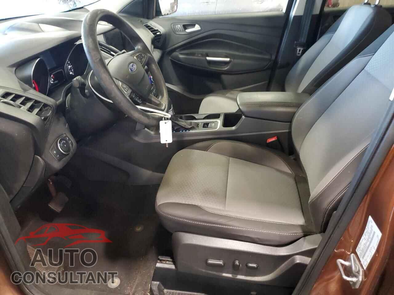 FORD ESCAPE 2017 - 1FMCU9G93HUD48207
