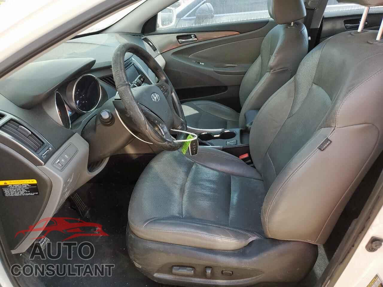 HYUNDAI SONATA 2013 - KMHEC4A42DA067989
