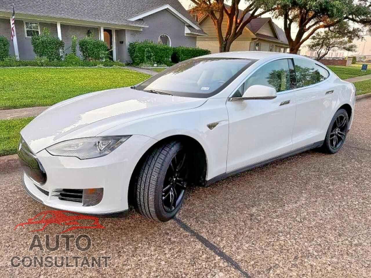 TESLA MODEL S 2013 - 5YJSA1CG3DFP13132