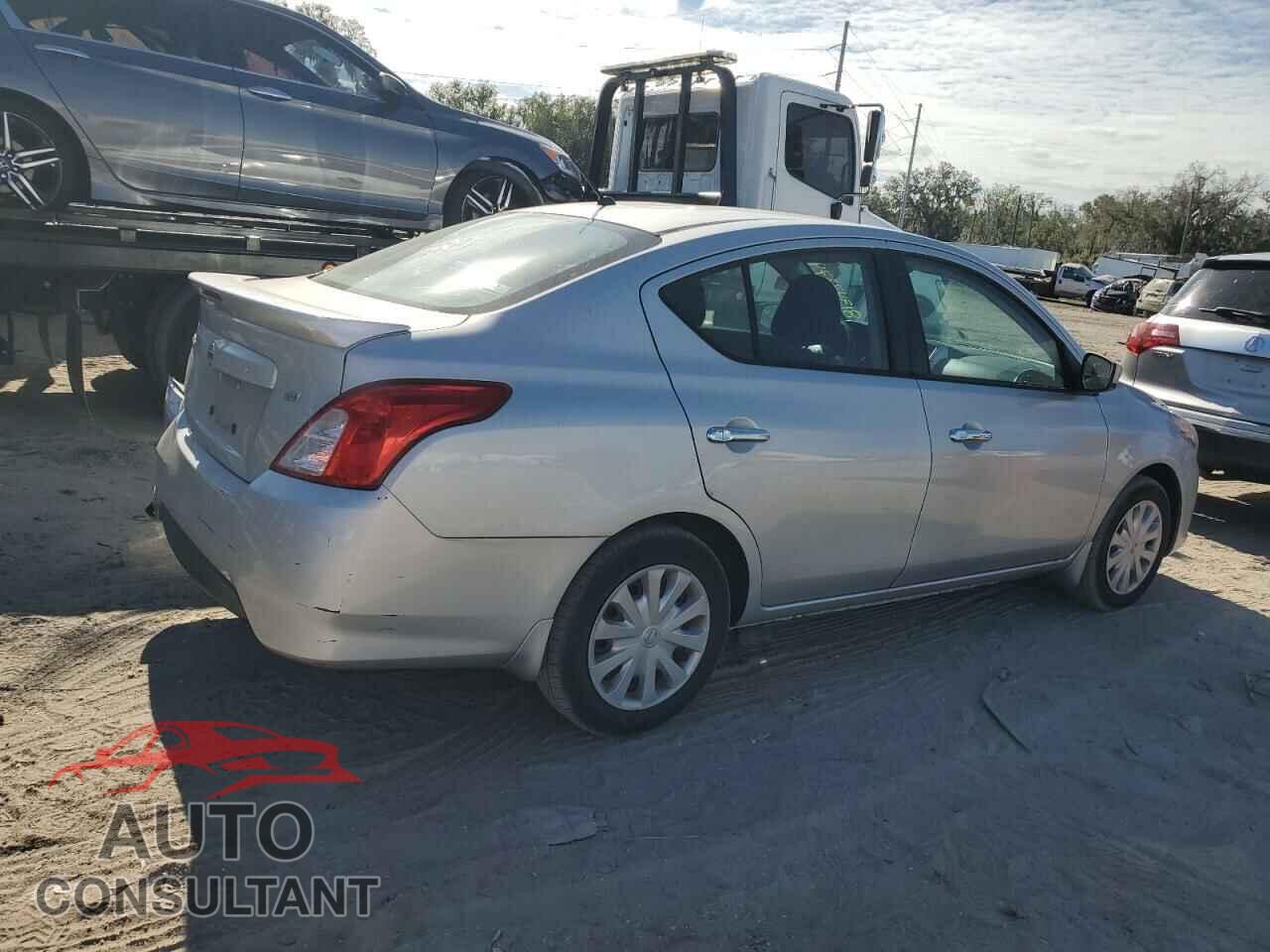 NISSAN VERSA 2018 - 3N1CN7AP2JL883660