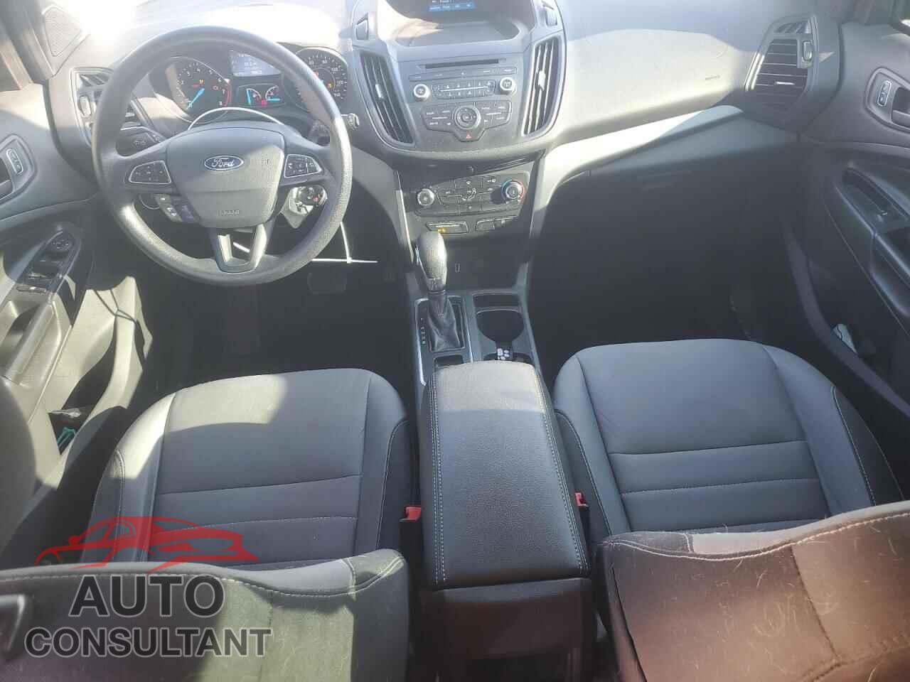 FORD ESCAPE 2017 - 1FMCU0F75HUE85614