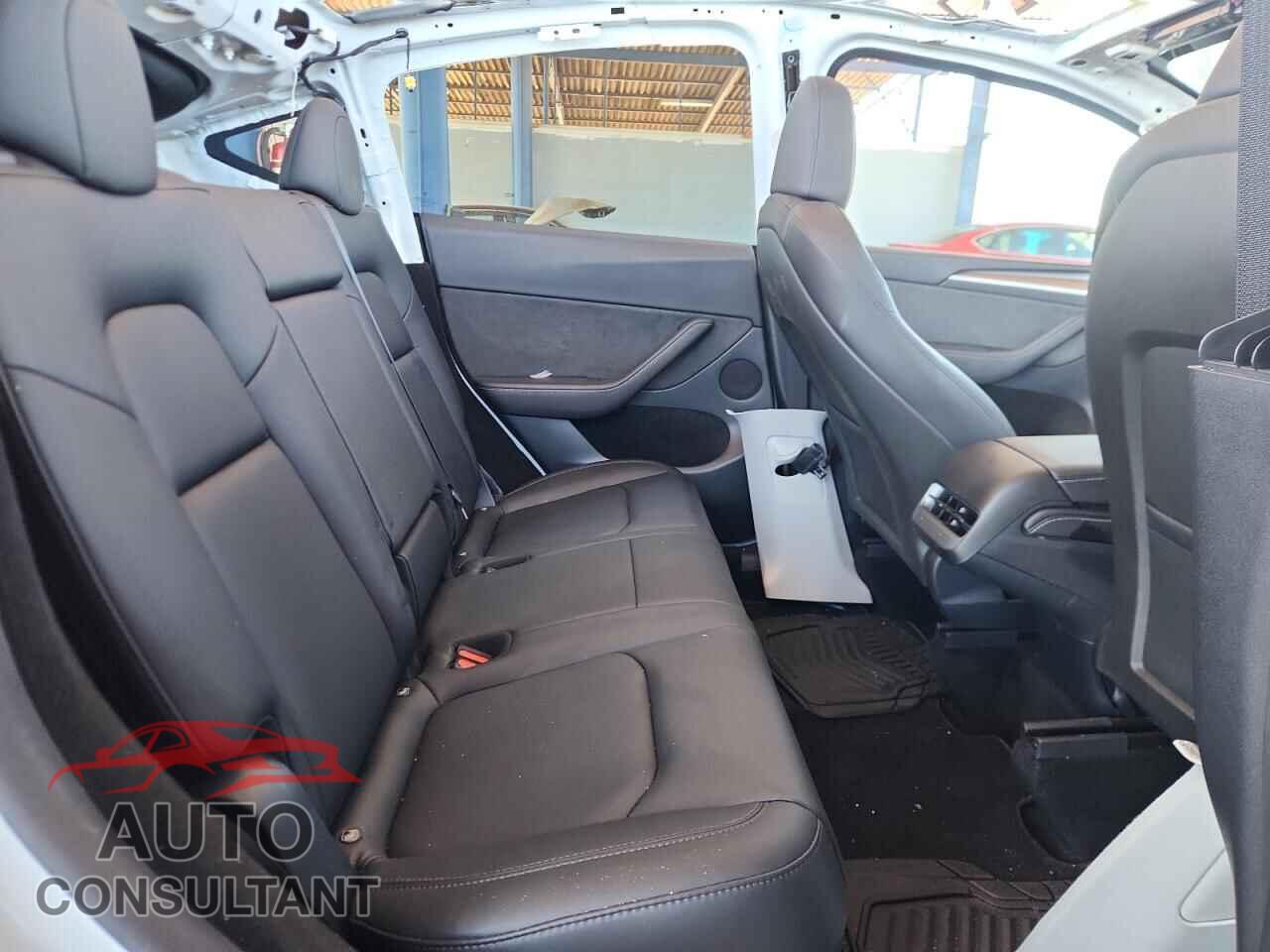 TESLA MODEL Y 2024 - 7SAYGDED6RF151122