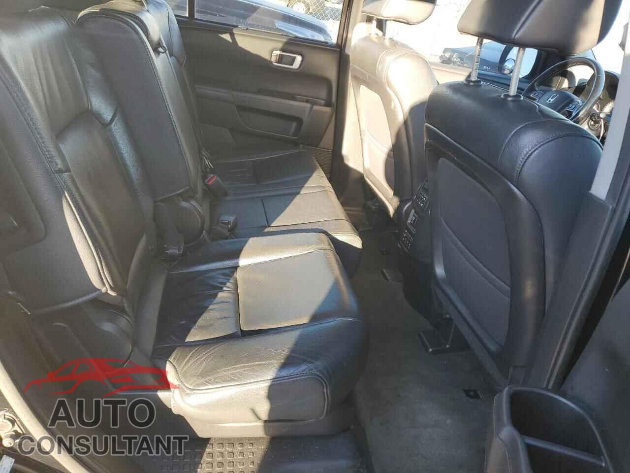 HONDA PILOT 2015 - 5FNYF3H94FB011132
