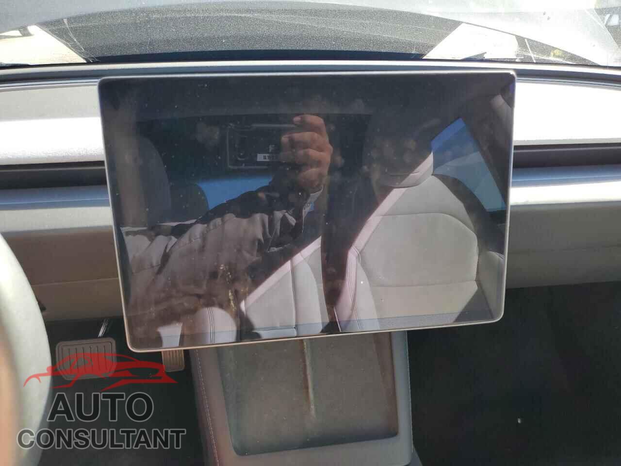 TESLA MODEL 3 2025 - 5YJ3E1EA9SF943076
