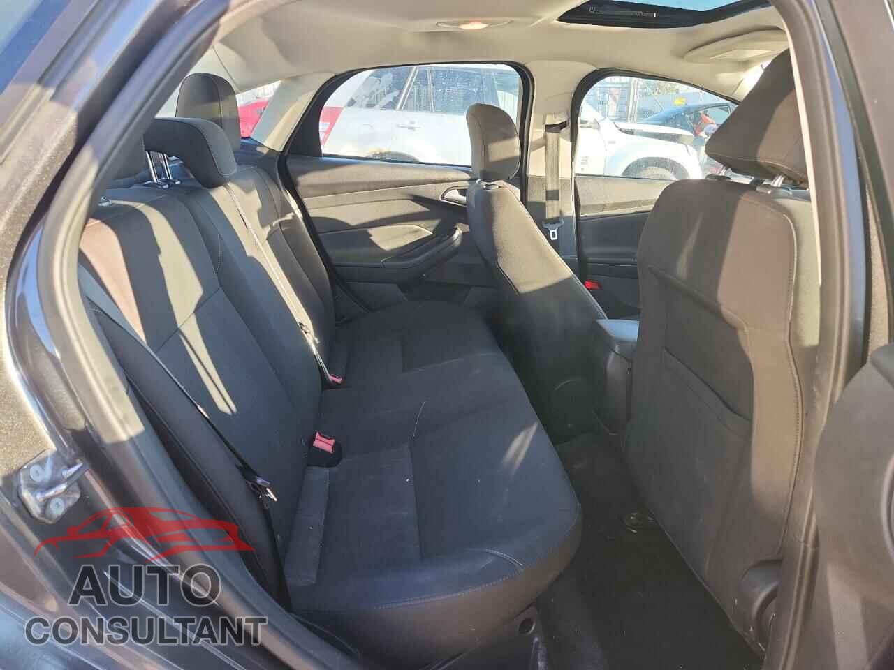 FORD FOCUS 2015 - 1FADP3F27FL200975