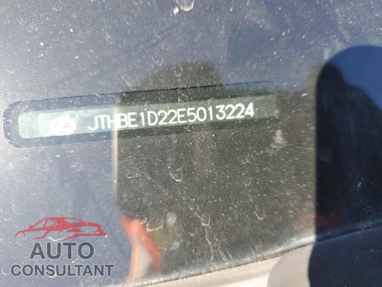 LEXUS IS 2014 - JTHBE1D22E5013224