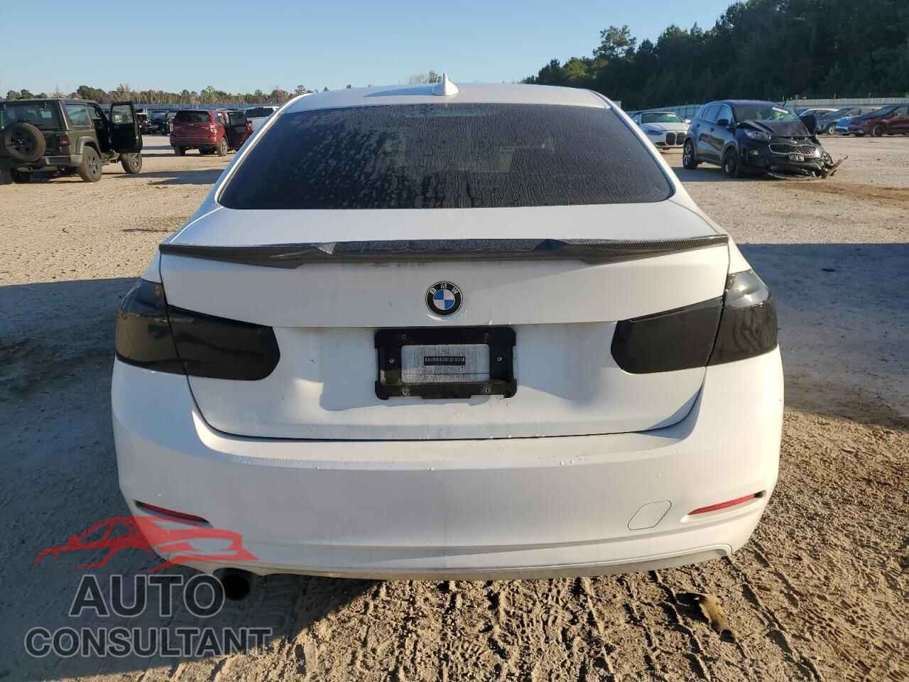 BMW 3 SERIES 2016 - WBA8E1G57GNU10560