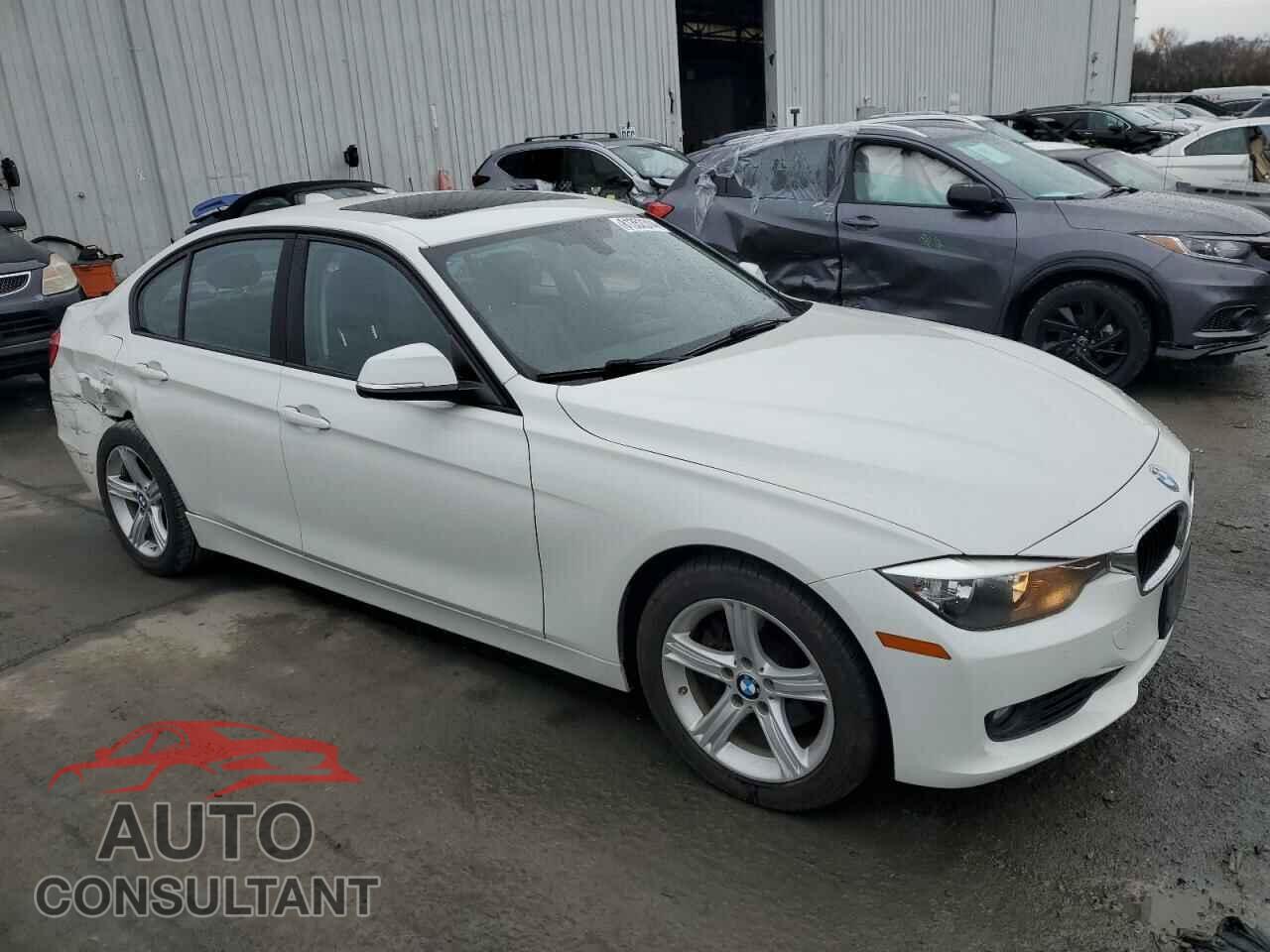 BMW 3 SERIES 2013 - WBA3C3C58DF981384