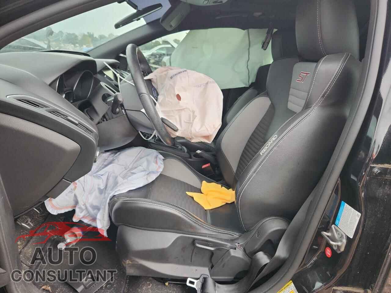 FORD FOCUS 2013 - 1FADP3L97DL359459