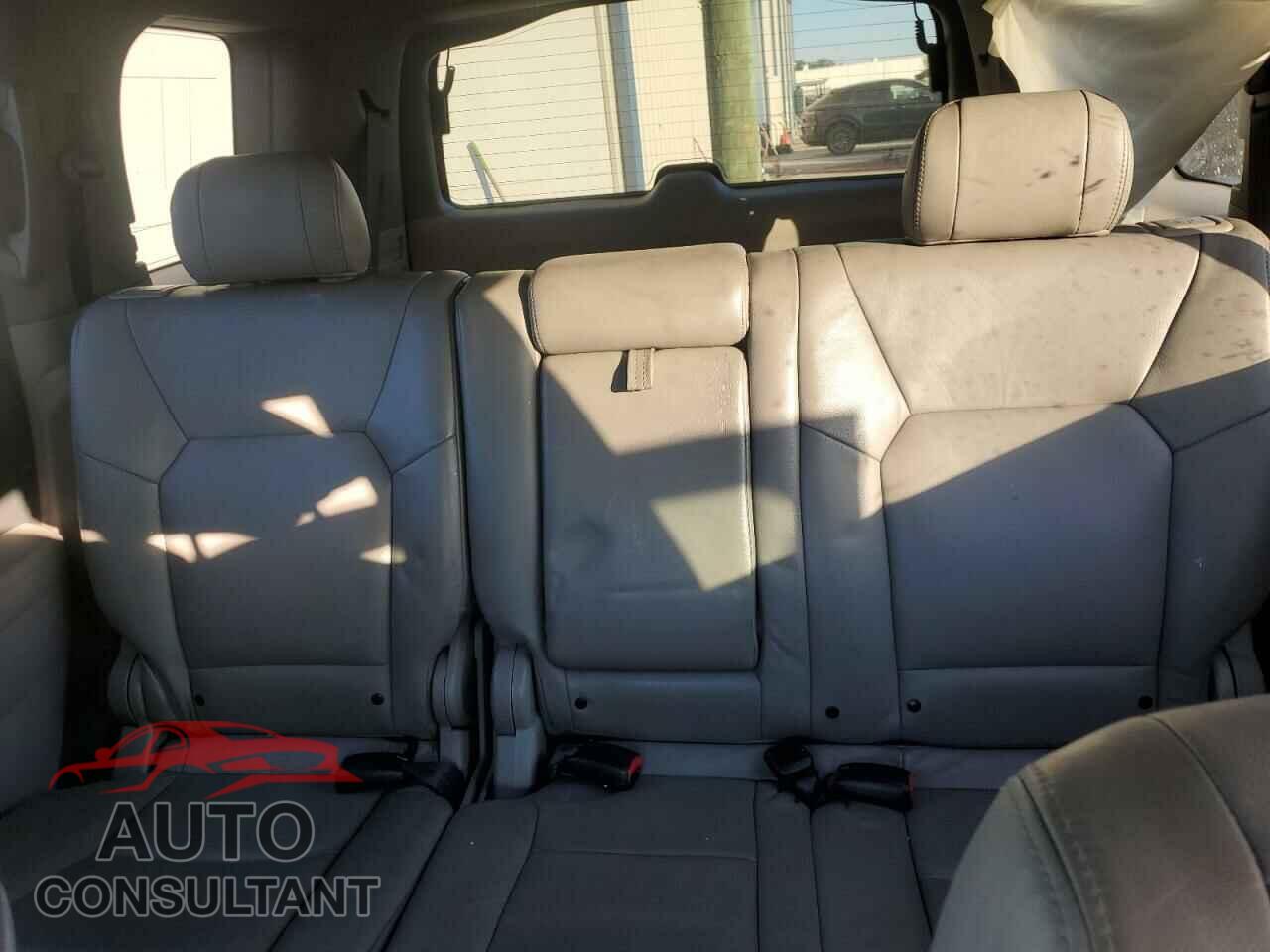 HONDA PILOT 2011 - 5FNYF3H41BB025245