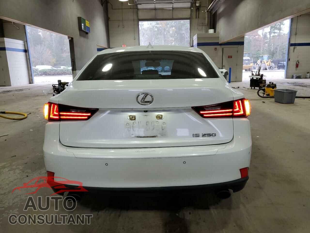 LEXUS IS 2015 - JTHBF1D27F5047142