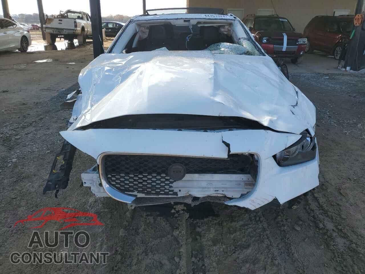 JAGUAR XE 2018 - SAJAR4FX7JCP37302