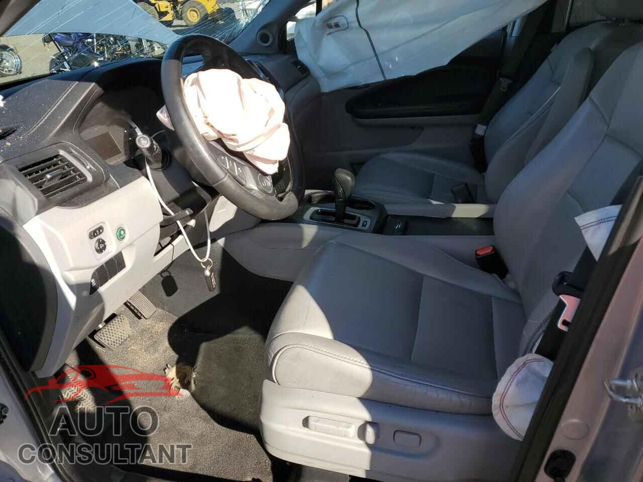 HONDA PILOT 2017 - 5FNYF6H8XHB050609