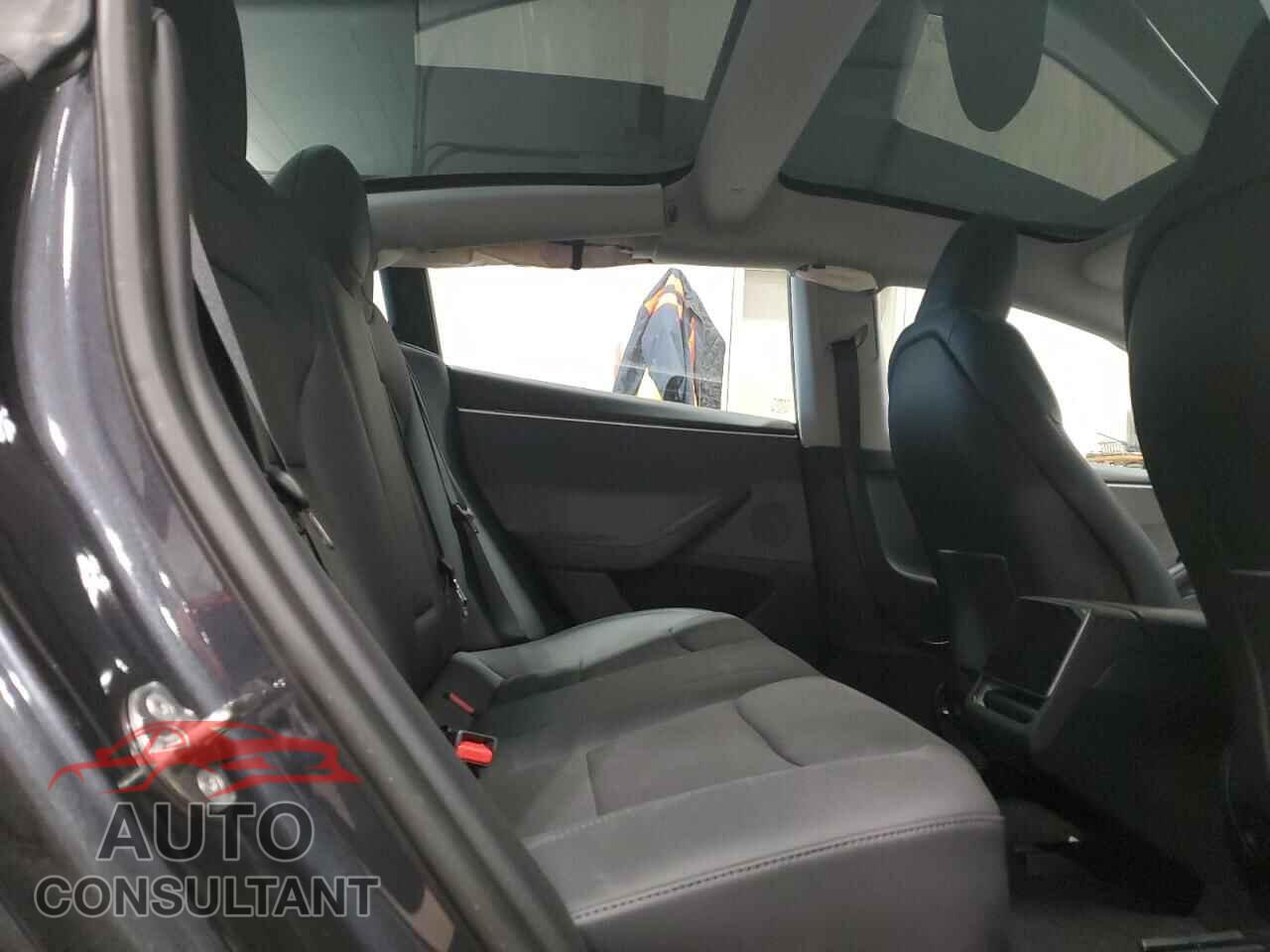 TESLA MODEL 3 2024 - 5YJ3E1EA0RF771496