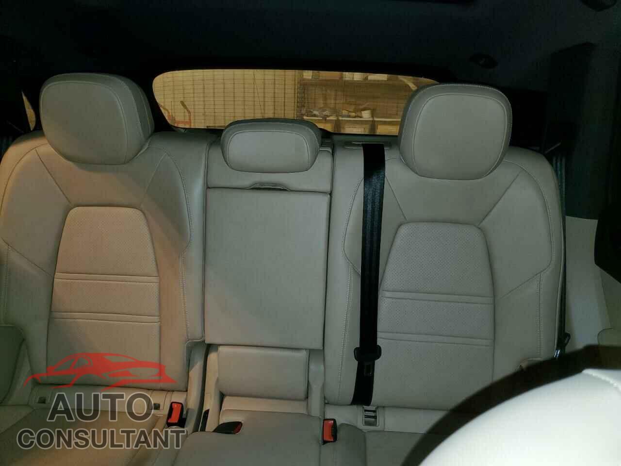 PORSCHE CAYENNE 2019 - WP1AA2AY7KDA00170