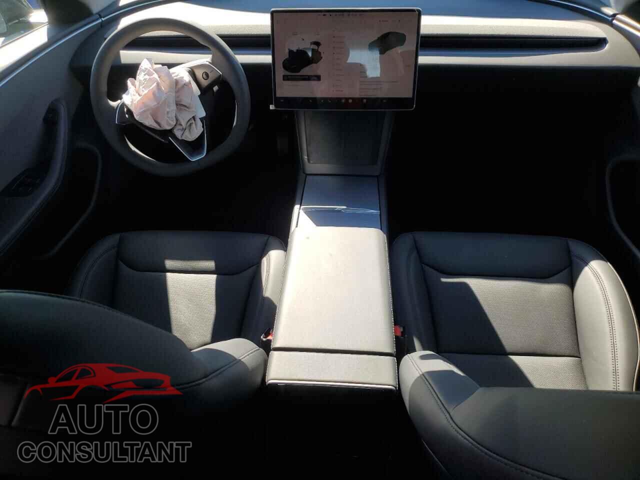 TESLA MODEL 3 2025 - 5YJ3E1EA4SF075844