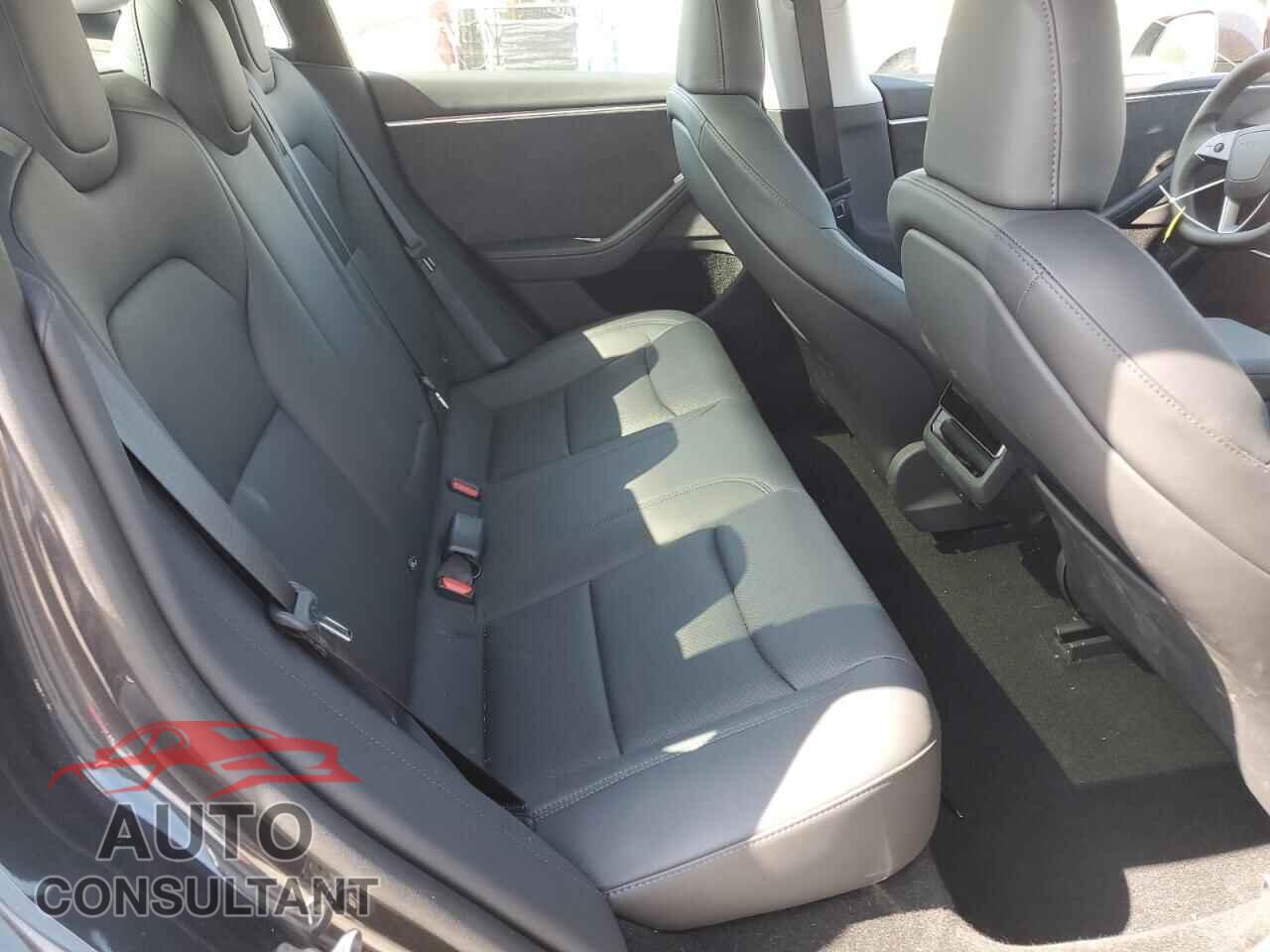 TESLA MODEL 3 2024 - 5YJ3E1EB3RF735438