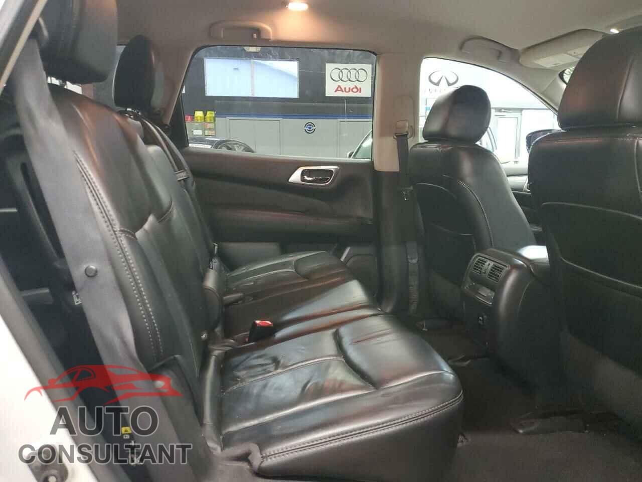 NISSAN PATHFINDER 2017 - 5N1DR2MM2HC662300