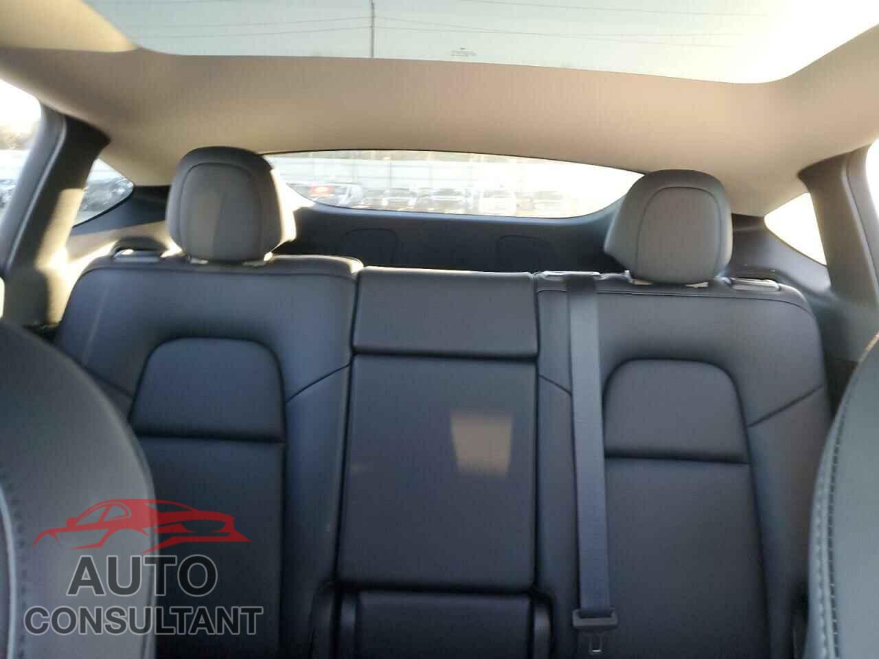 TESLA MODEL Y 2023 - 7SAYGDEE4PF645307