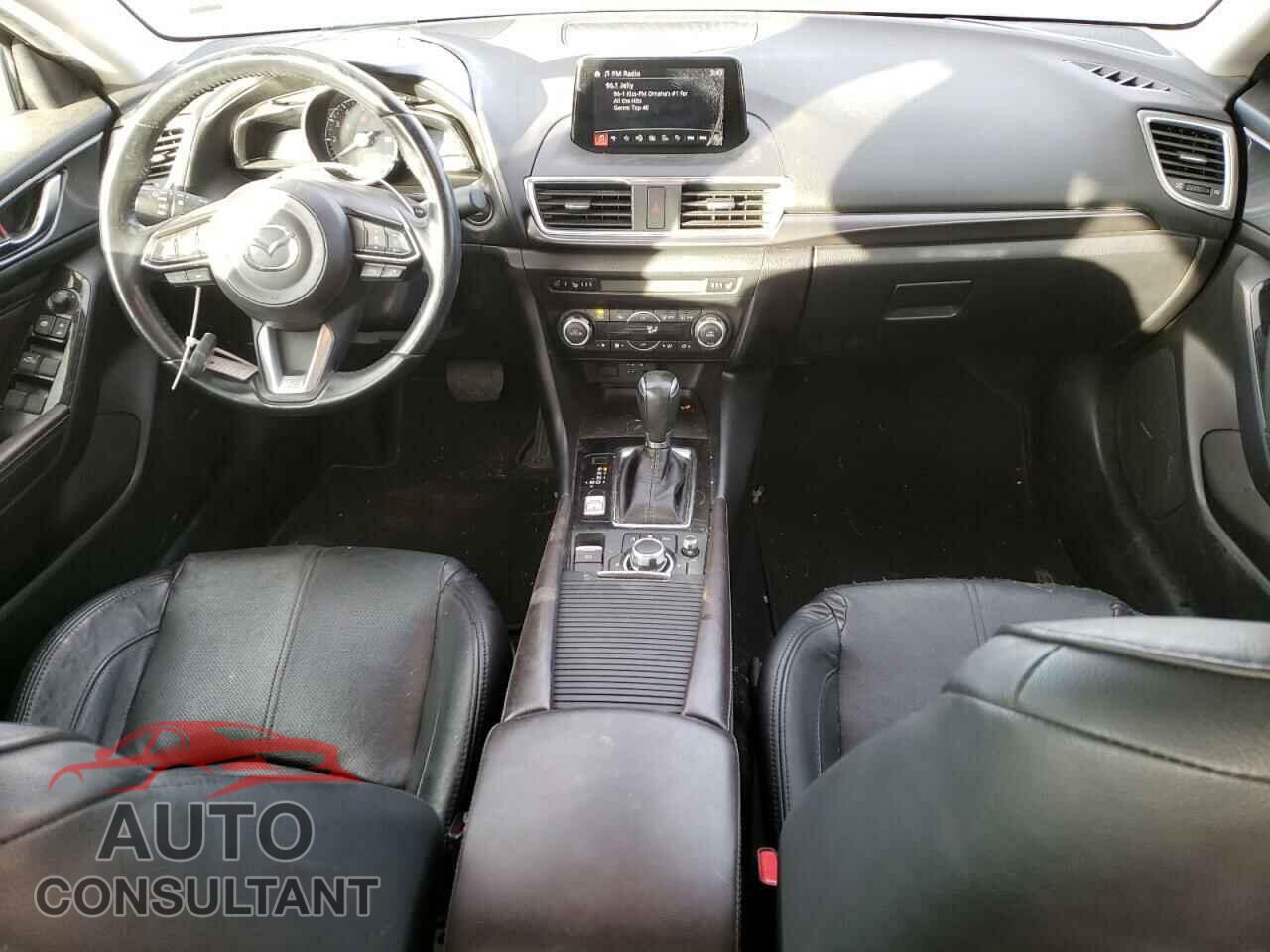 MAZDA 3 2018 - 3MZBN1W31JM160661