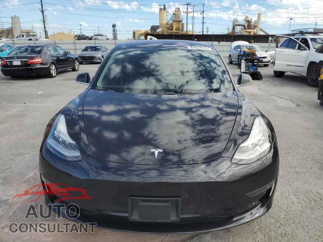 TESLA MODEL 3 2018 - 5YJ3E1EA8JF071178