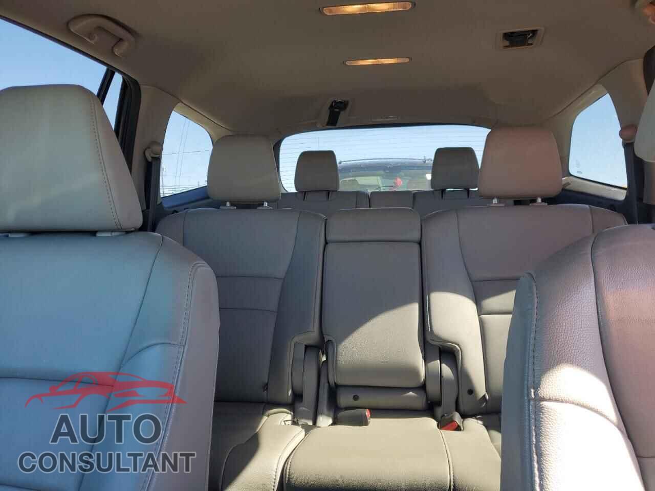 HONDA PILOT 2017 - 5FNYF6H57HB059855