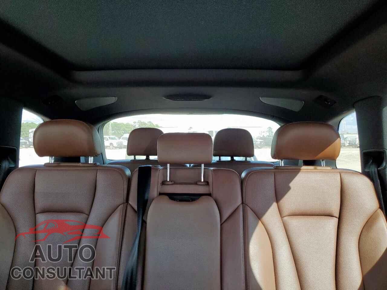 AUDI Q7 2018 - WA1LHAF7XJD005968